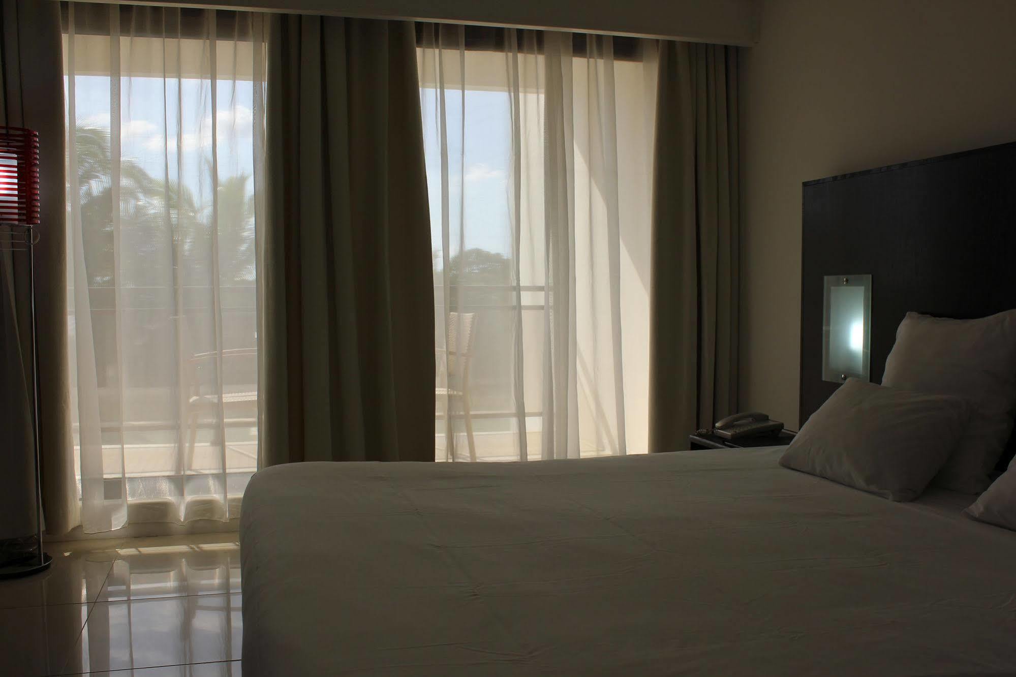 Hotel Le Saint Denis מראה חיצוני תמונה