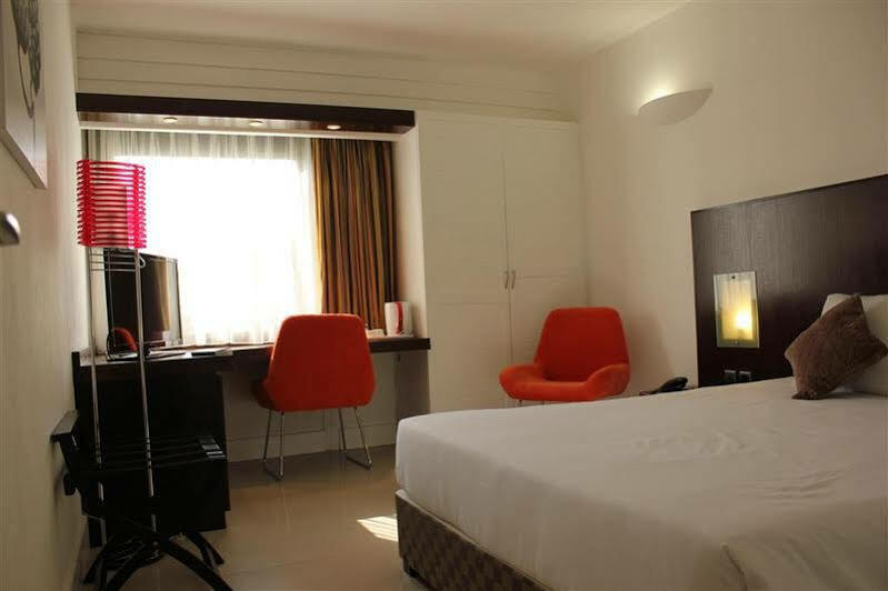 Hotel Le Saint Denis מראה חיצוני תמונה
