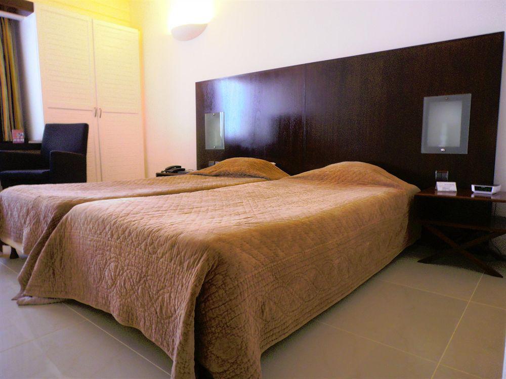 Hotel Le Saint Denis מראה חיצוני תמונה